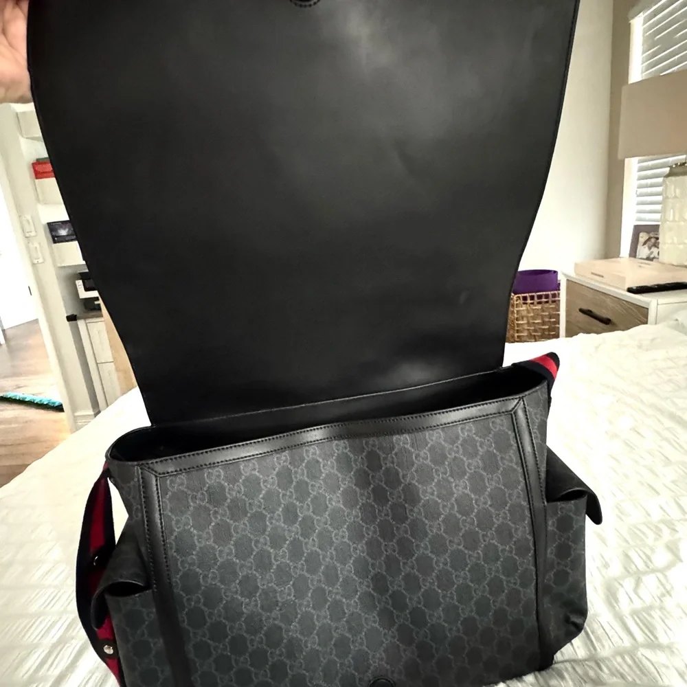 Gucci GG Supreme Messenger Bag
